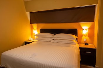 Family Room (Premium Level)