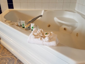 Deluxe Studio Suite, 1 King Bed, Non Smoking
