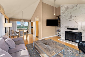 Suite, Multiple Beds, Kitchen, Harbor View