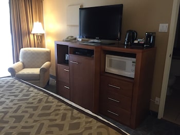 Standard Room, 1 King Bed, Non Smoking, Patio