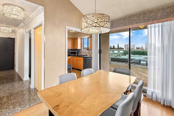 Suite, 1 King Bed, Kitchen, Harbor View (Penthouse;with Sofabed)