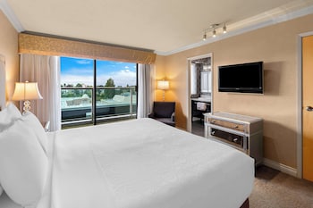 Suite, Multiple Beds, Kitchen, Harbor View
