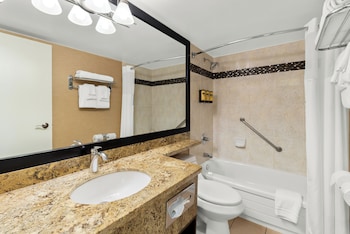 Standard Room, 1 Queen Bed, Non Smoking, Refrigerator & Microwave