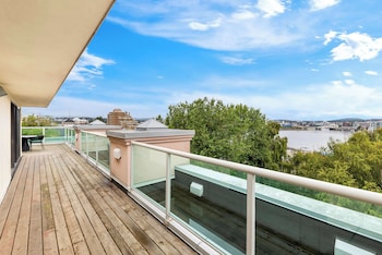 Suite, 1 King Bed, Kitchen, Harbor View (Penthouse;with Sofabed)