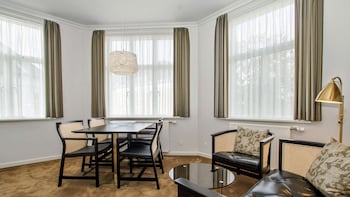 Suite, 1 King Bed, Non Smoking, Hot Tub (with Sofabed)
