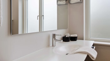 Suite, 1 King Bed, Non Smoking, Hot Tub (with Sofabed)