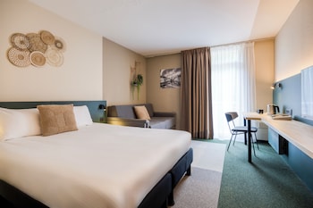 Family Quadruple Room, 1 Queen Bed with Sofa bed