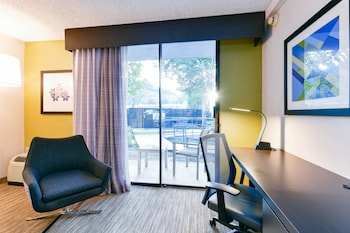 Standard Room, 2 Queen Beds, Pool Access