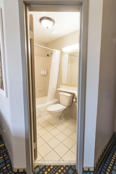 Standard Room, 1 King Bed, Accessible, Smoking