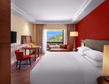 Deluxe Room, 1 King Bed