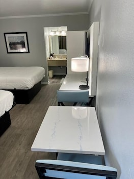 Standard Room, 2 Queen Beds, Non Smoking