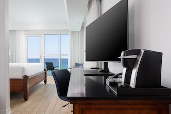 Executive Room, 1 King Bed, Balcony (Gulf Front)