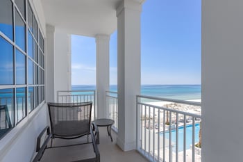 Executive Room, 1 King Bed, Balcony (Bay Front)
