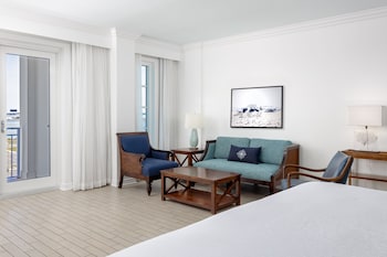 Executive Room, 1 King Bed, Balcony (Bay Front)