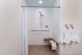Room, 2 Queen Beds, Accessible, Bay View (Without Balcony)