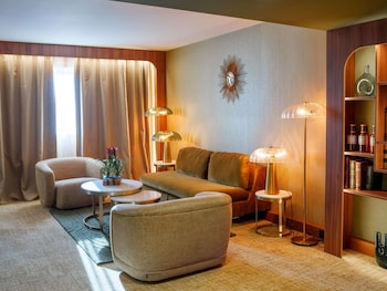 Suite, 1 King Bed with Sofa bed