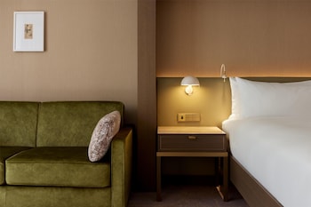 Executive Room, 1 King Bed with Sofa bed (Family Room)
