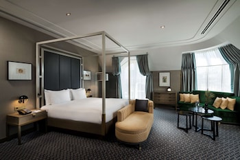 Penthouse, 1 King Bed, Corner