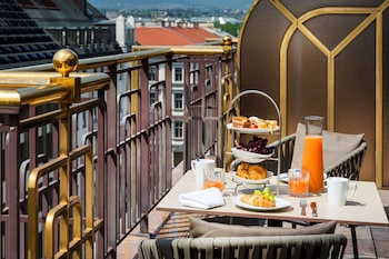 Junior Suite, 1 King Bed (Penthouse)