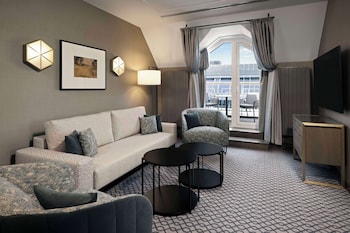 Penthouse, 1 King Bed, Corner