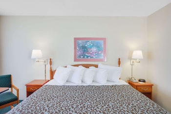 Room, 1 King Bed, Refrigerator & Microwave