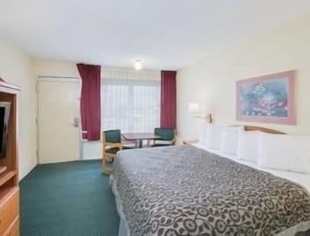 Room, 1 King Bed, Refrigerator & Microwave