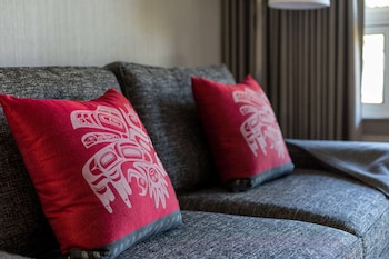 Standard Room, 1 King Bed, Kitchenette, Ocean View (Pet Friendly;with Sofabed)