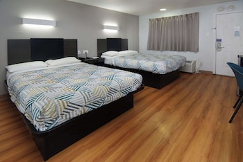 Deluxe Room, 2 Double Beds, Non Smoking, Refrigerator & Microwave