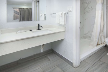 Deluxe Room, 2 Queen Beds, Non Smoking