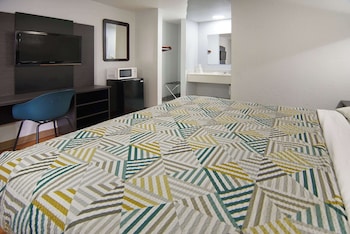 Deluxe Room, 1 King Bed, Non Smoking, Refrigerator & Microwave