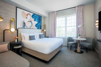 Deluxe Room, Balcony (King)