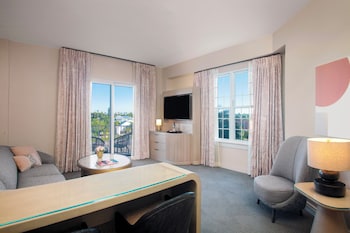 Suite, 1 Bedroom, Balcony (Bayside)