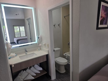 Standard Room, 2 Queen Beds, Non Smoking