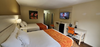 Interior 2 Queen Beds