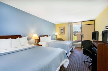 Studio Suite, 2 Queen Beds, Non Smoking, Poolside (Second Floor)