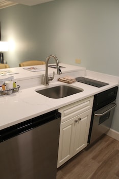 Junior Suite, 2 Queen Beds (750 SqFt)
