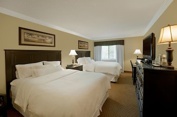 Two Bedroom Deluxe Suite, 3 Beds