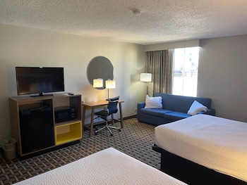 Suite, 2 Queen Beds, Non Smoking