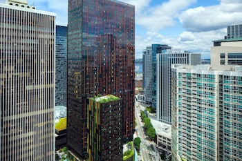 Deluxe Room, 2 Double Beds, City View (Mobility Accessible, Roll-In Shower)
