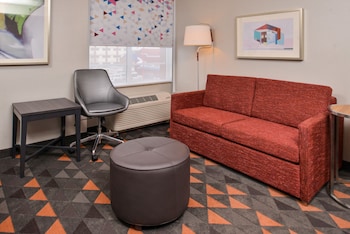 Suite, 1 King Bed, Accessible (Mobility, Roll-In Shower)