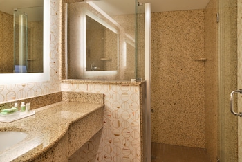 Suite, 1 King Bed, Accessible (Mobility, Roll-In Shower)