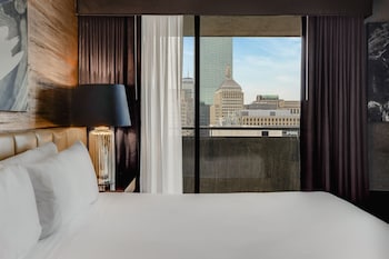 Suite, Accessible (Loft)