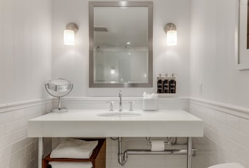 Deluxe Room, 2 Queen Beds (Back Bay View)