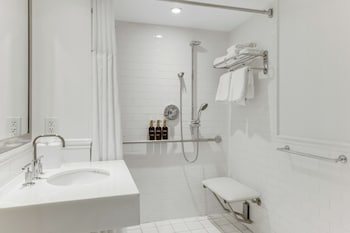 Deluxe Room, 2 Queen Beds, Accessible