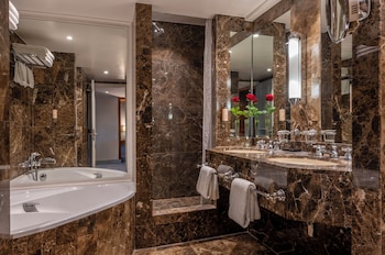 Junior Suite, 1 King Bed
