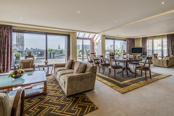 Presidential Room, 1 King Bed, Kitchenette, City View