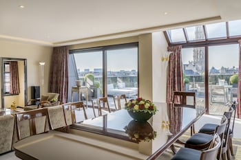 Presidential Room, 1 King Bed, Kitchenette, City View