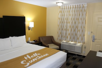 Standard Room, 1 King Bed