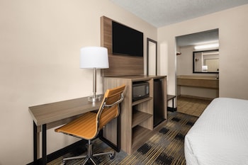 Room, 1 Queen Bed, Accessible, Non Smoking (Mobility, Bathtub with Grab Bars)