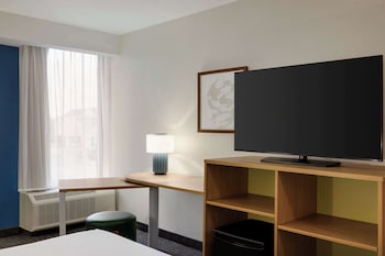 Room, 1 King Bed, Accessible (Mobility & Hearing, Roll-in Shower)